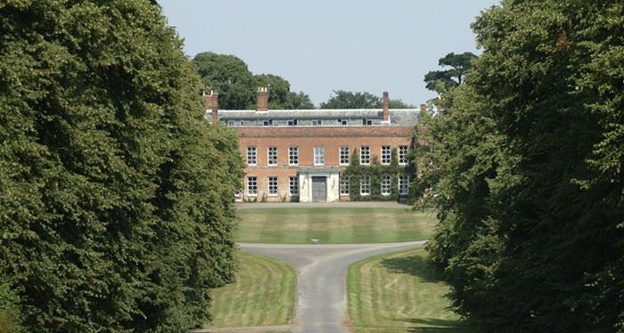 Braxted Park Estate - house and driveway