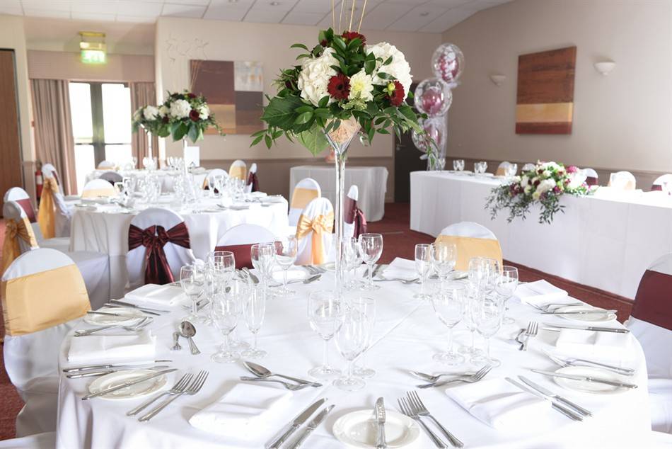 Oxford Witney Four Pillars Hotel Witney Oxfordshire Weddings