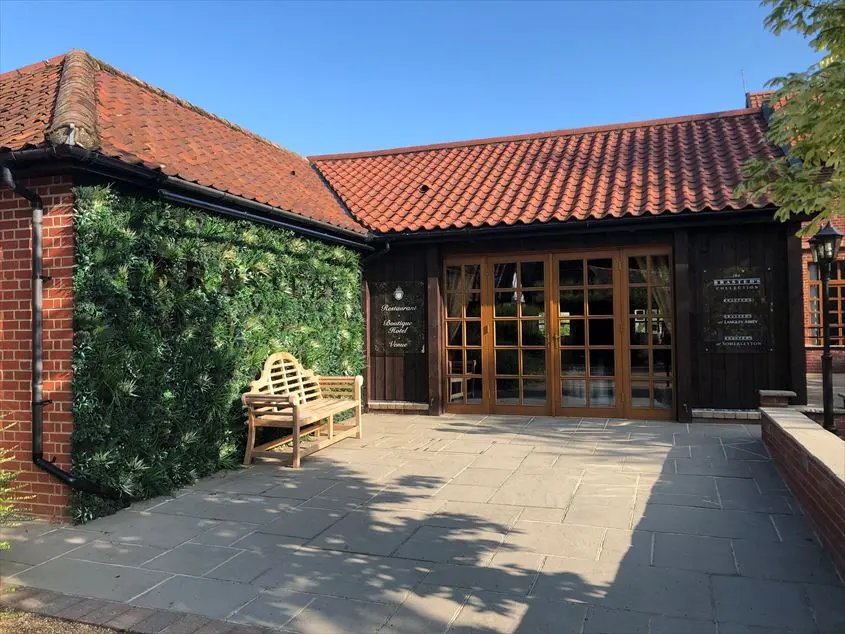 Brasted's Restaurant entrance