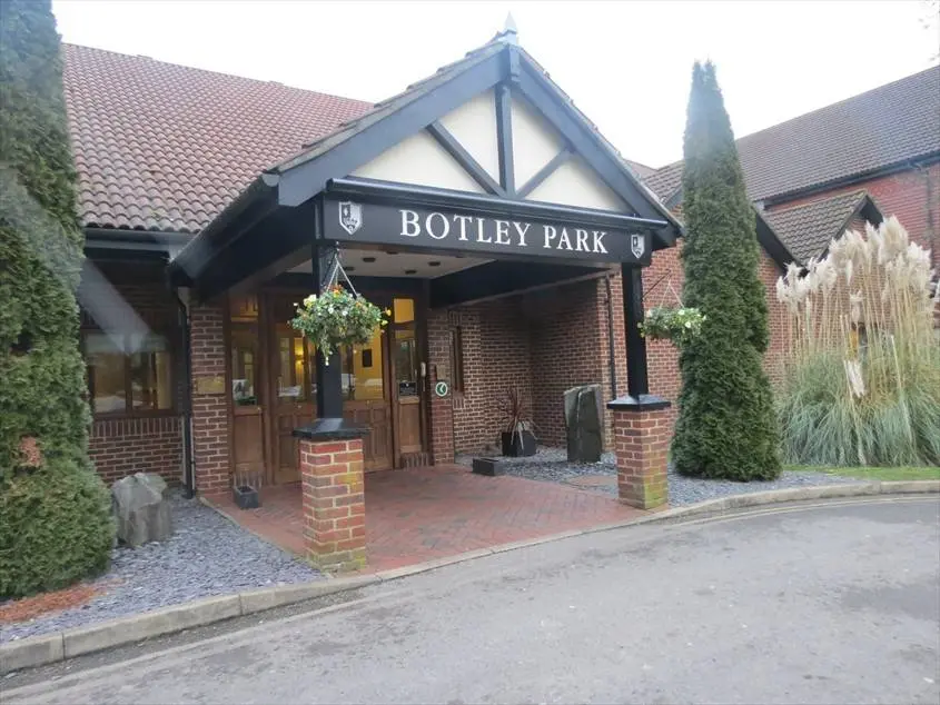 MACDONALD BOTLEY PARK HOTEL, GOLF & SPA