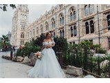 Listing image for London Elopement Wedding – Romantic City Love Story