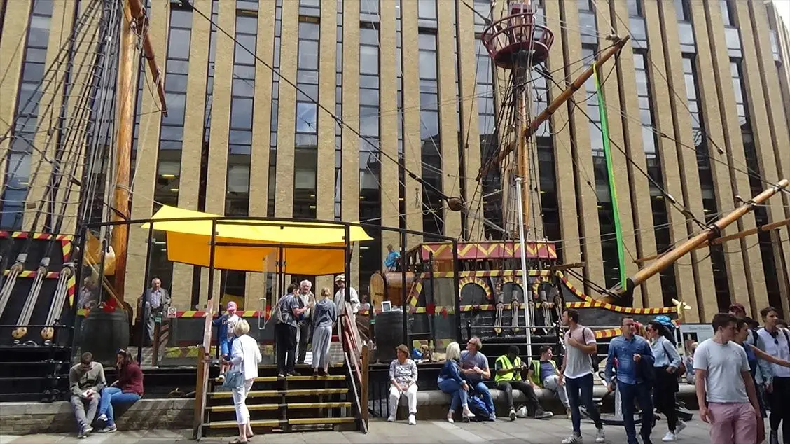 The Golden Hinde